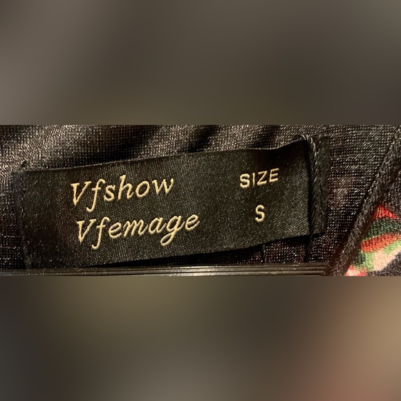 *NWOT* VFSHOW VFEMAGE Black with Red Rose Trumpet Sleeve Dress - Picture 2 of 3